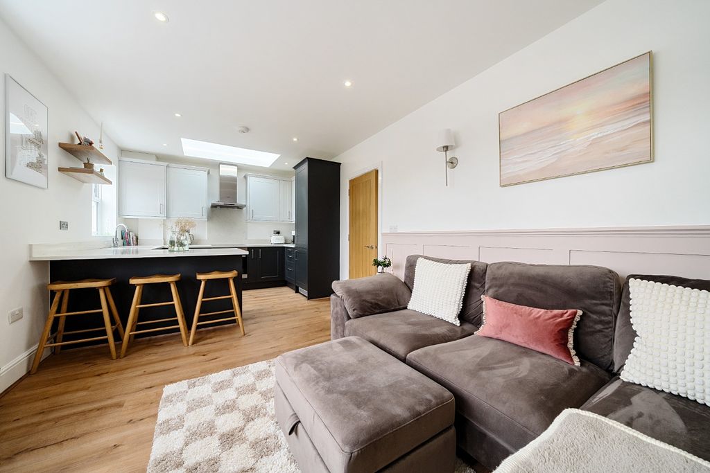 Property photo 3 of 17 4547696