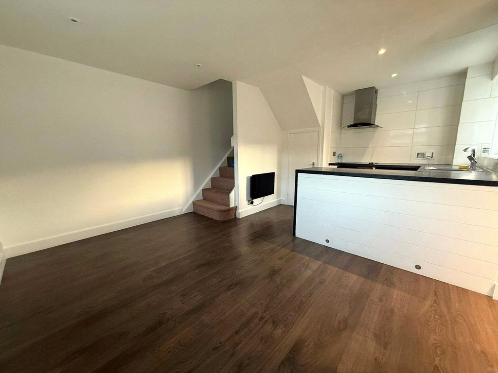 Property photo 2 of 7 Picture No. 18