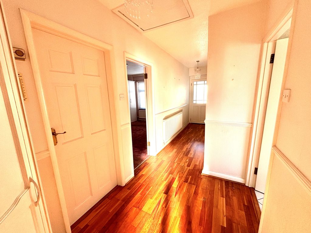 Property photo 2 of 10 Entrance Hall