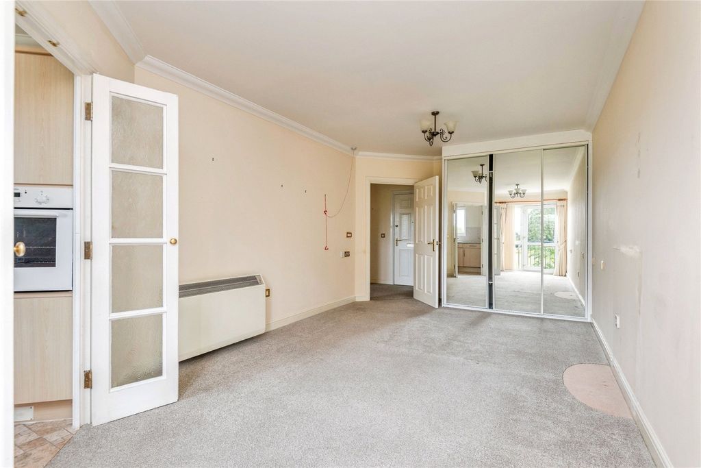 Property photo 3 of 12 Lounge