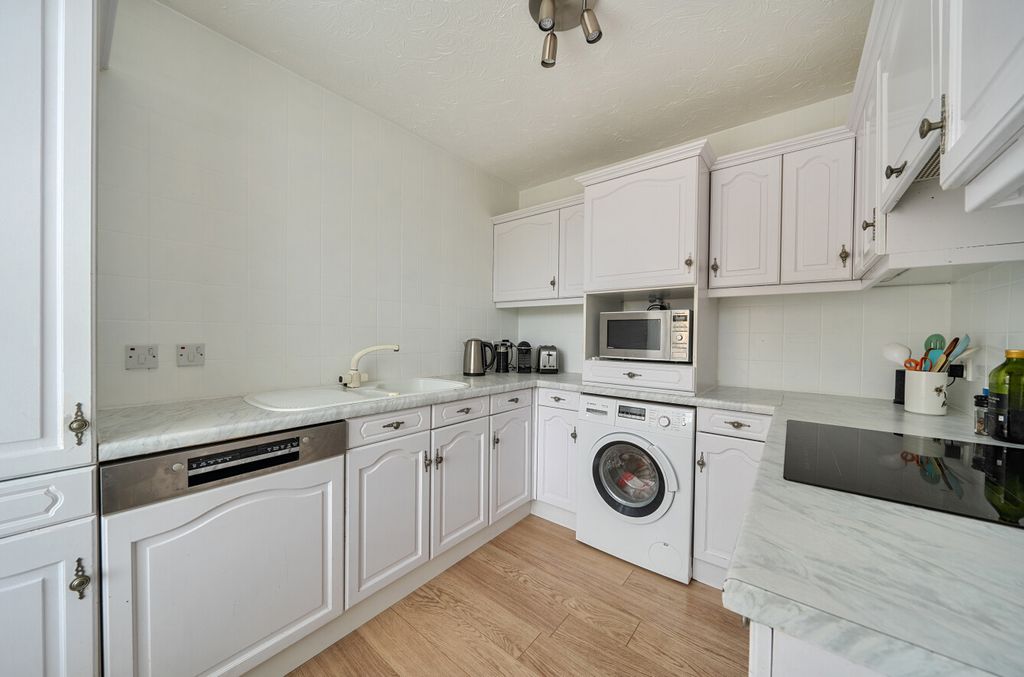 Property photo 2 of 11 1447080-14-69E1Fb...