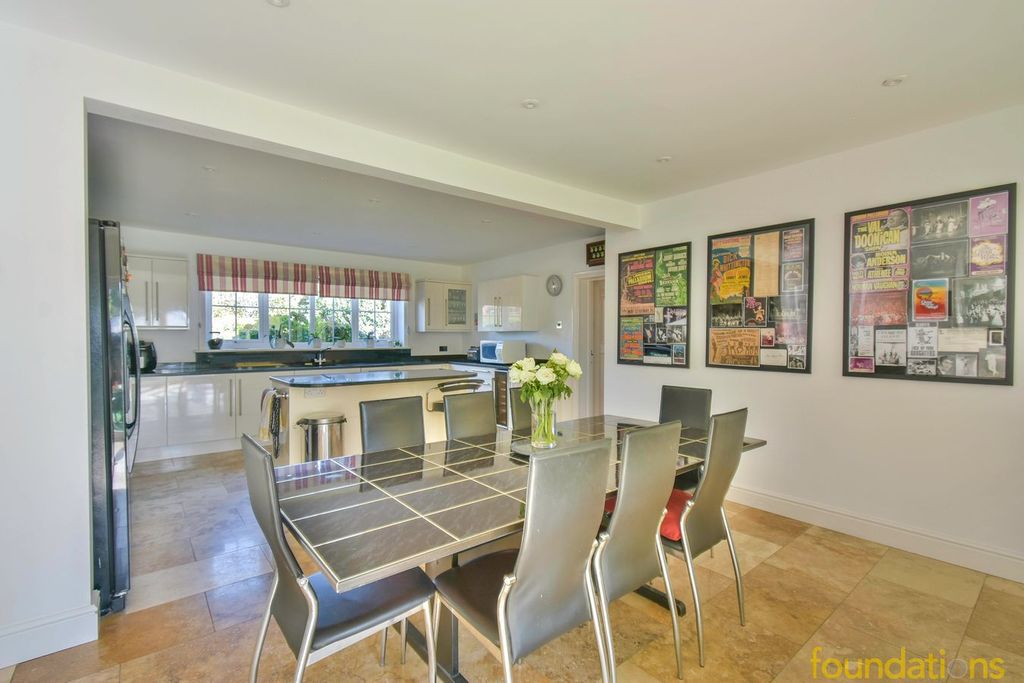 Property photo 3 of 30