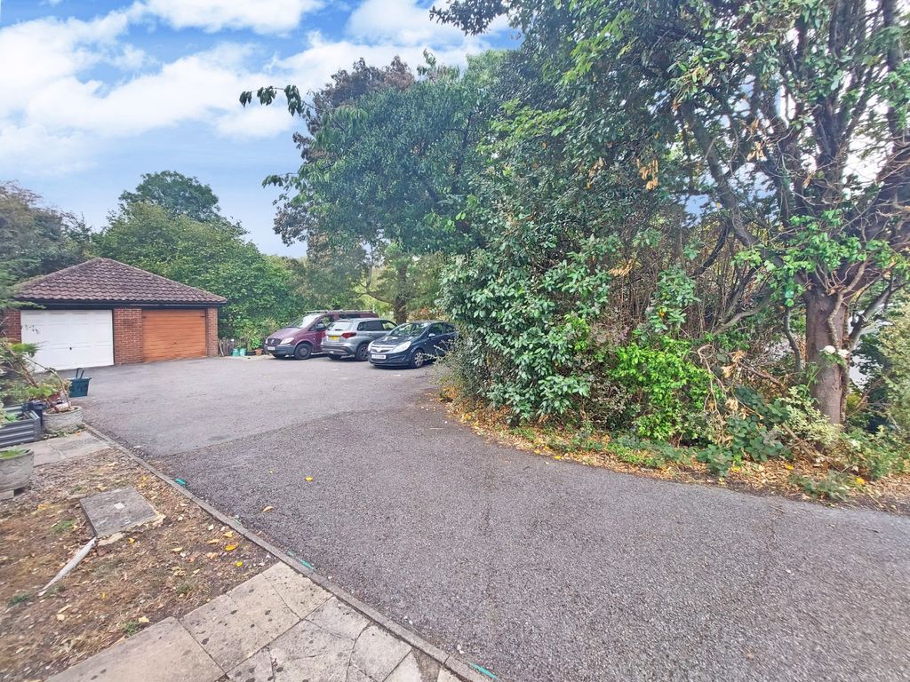 Property photo 2 of 10 4692673