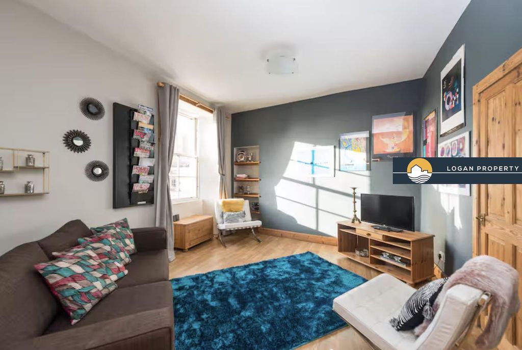 Property photo 2 of 18 Living Room