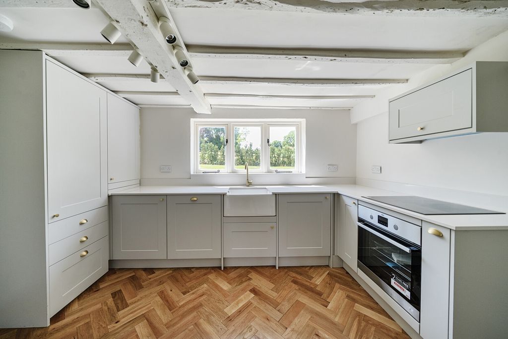 Property photo 2 of 21 1296525-16-682c72...