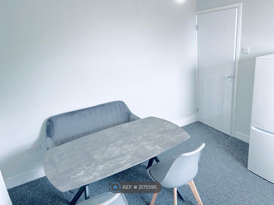 Property photo 3 of 13 Lounge/Kitchen