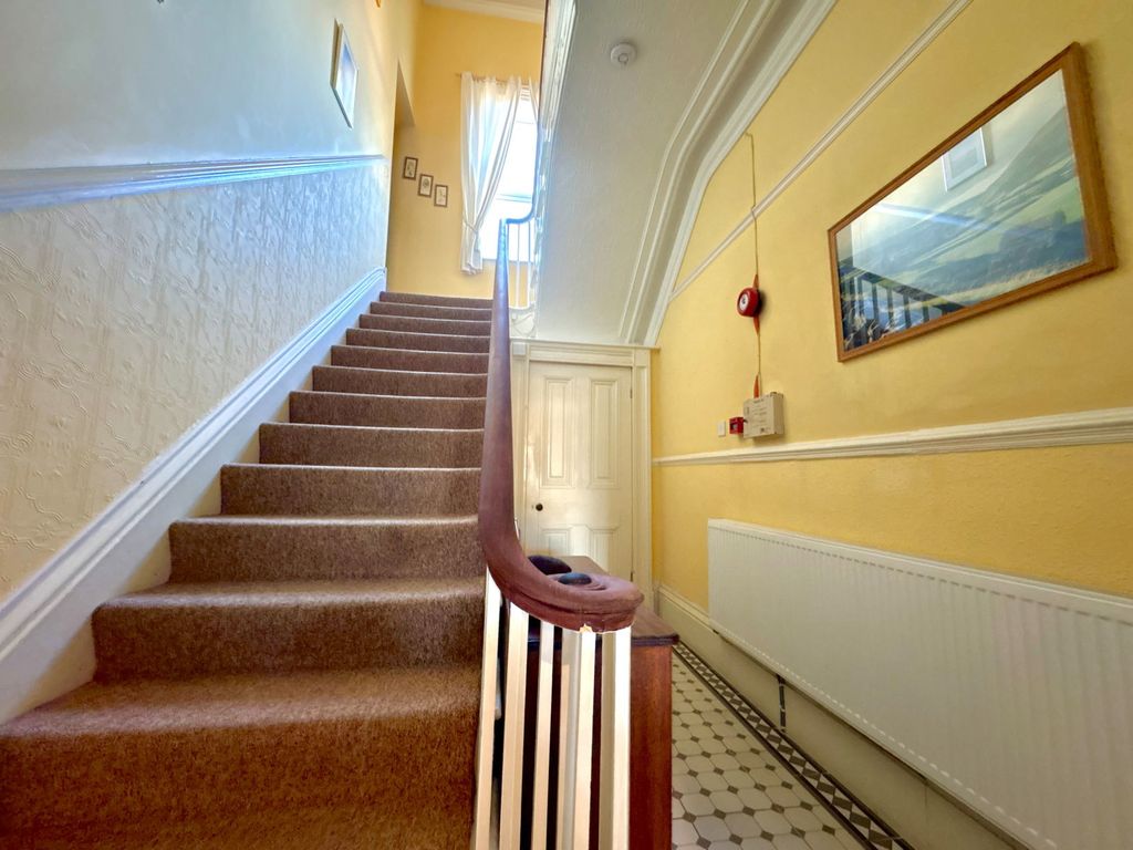 Property photo 2 of 43