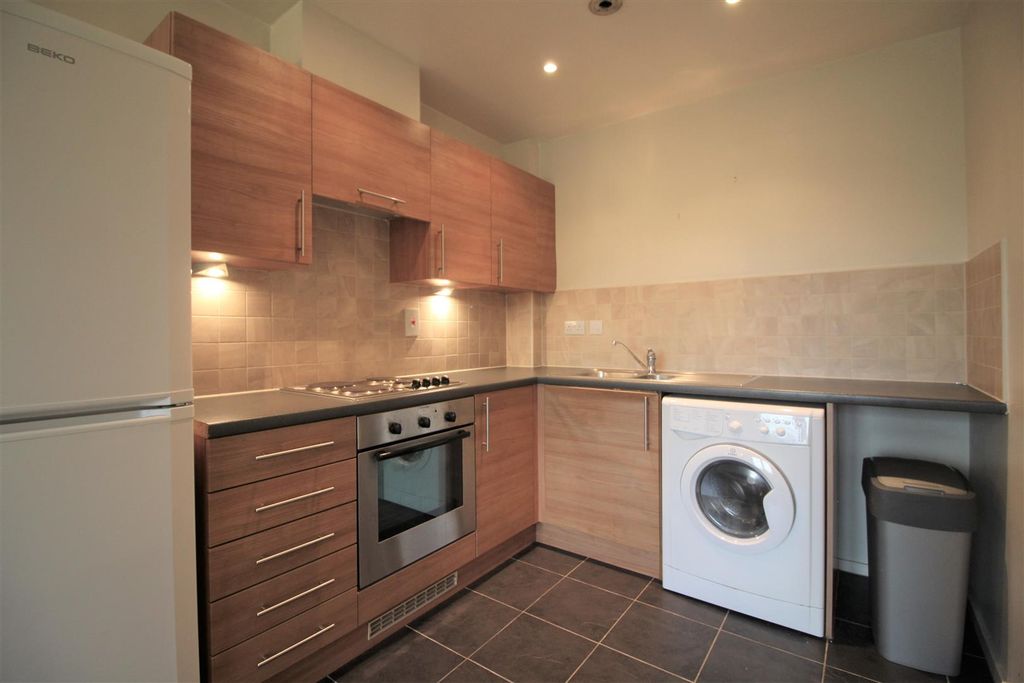 Property photo 2 of 9 Kitchen.Jpg