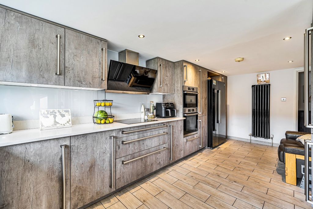 Property photo 2 of 17 5321953