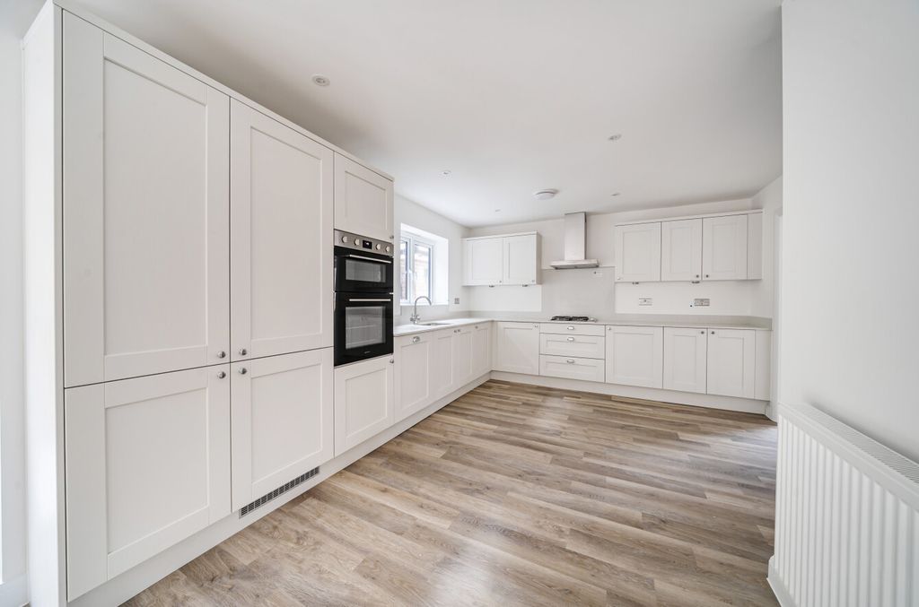 Property photo 3 of 17 1349463-17-68c04B...