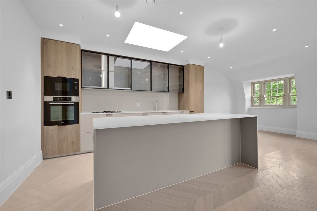 Property photo 3 of 16 Kitchen