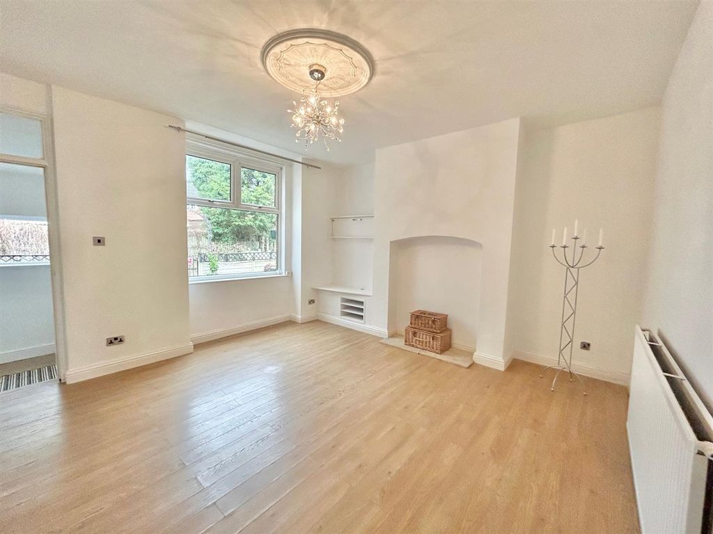 Property photo 2 of 9 Lounge.Jpg