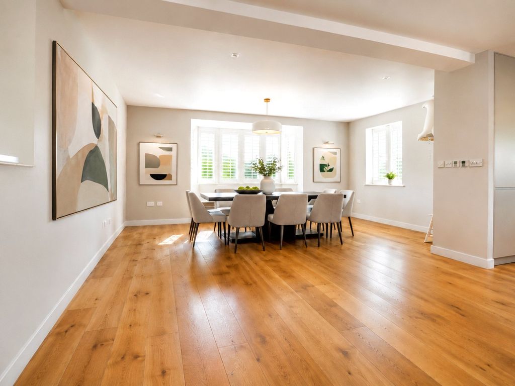 Property photo 3 of 14 Dining Room
