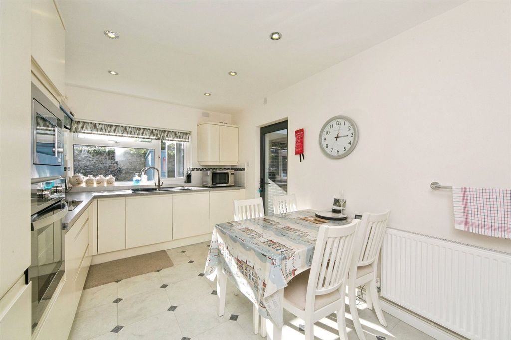 Property photo 3 of 31 Picture No. 33