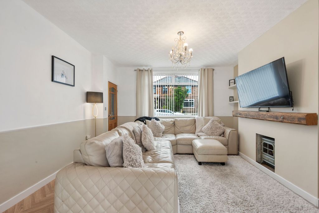 Property photo 2 of 30