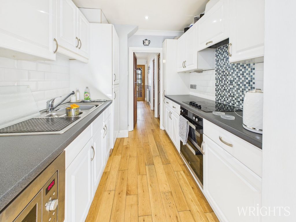 Property photo 3 of 25 Kitchen