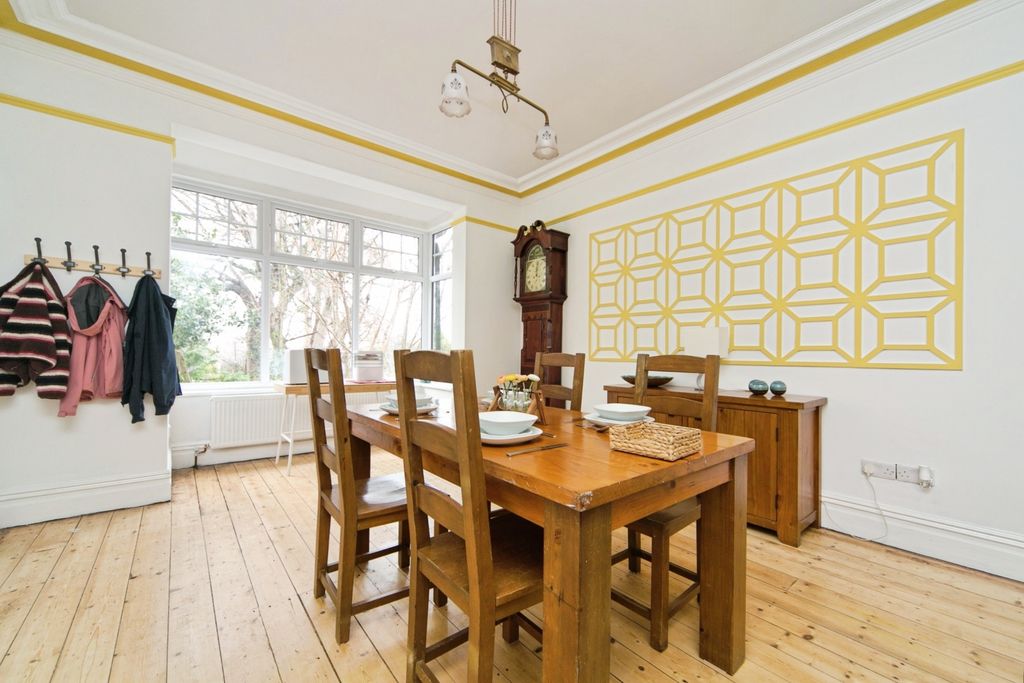 Property photo 3 of 19 Image 2