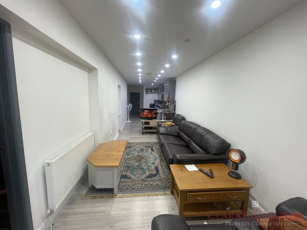Property photo 3 of 12 Gallery