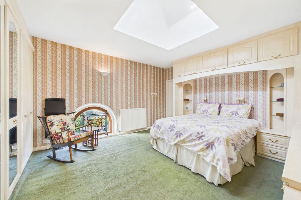 Property photo 3 of 22