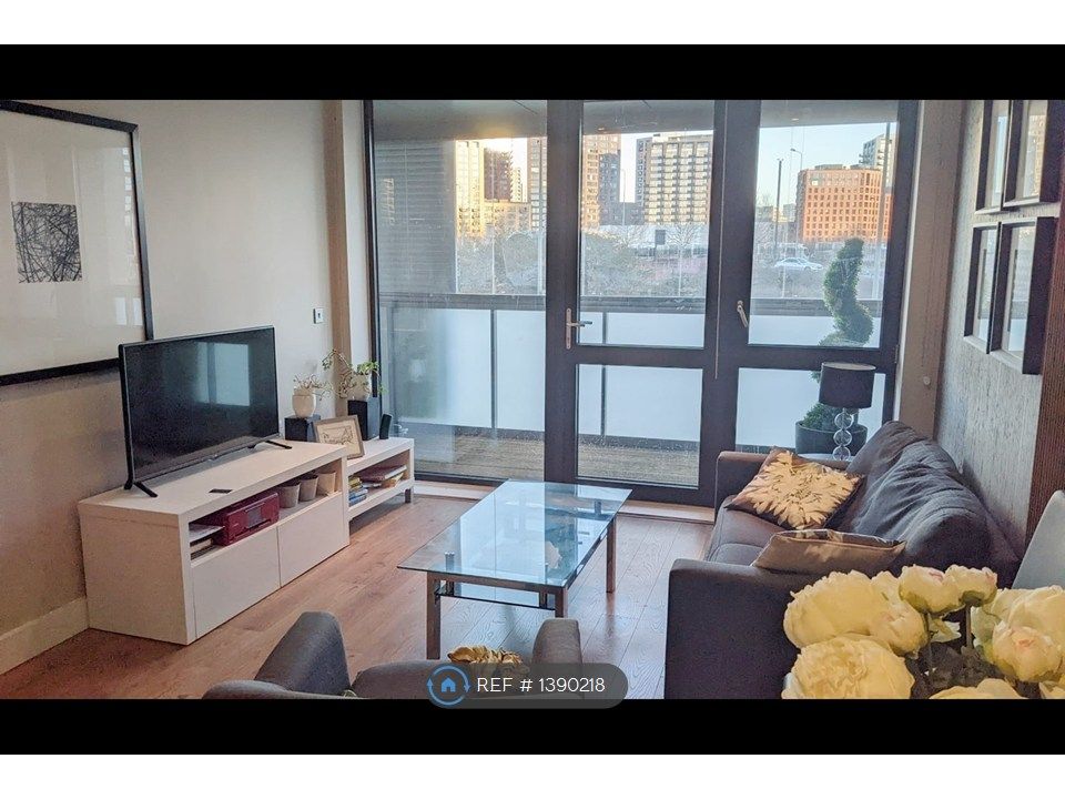 Property photo 3 of 14 Living Room (With Balcony)