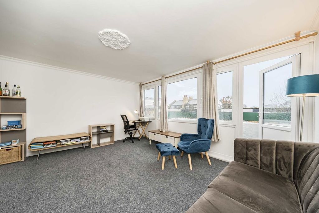 Property photo 2 of 8