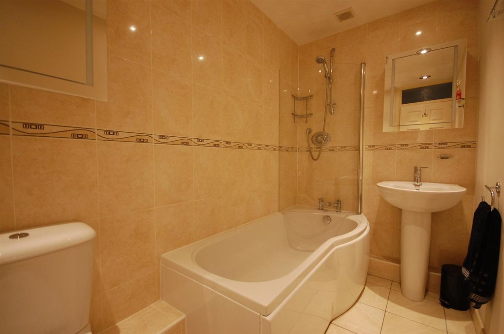 Property photo 3 of 6 Bathroom.Jpg