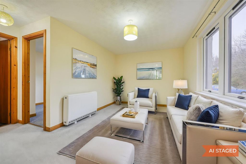 Property photo 2 of 8 Lounge