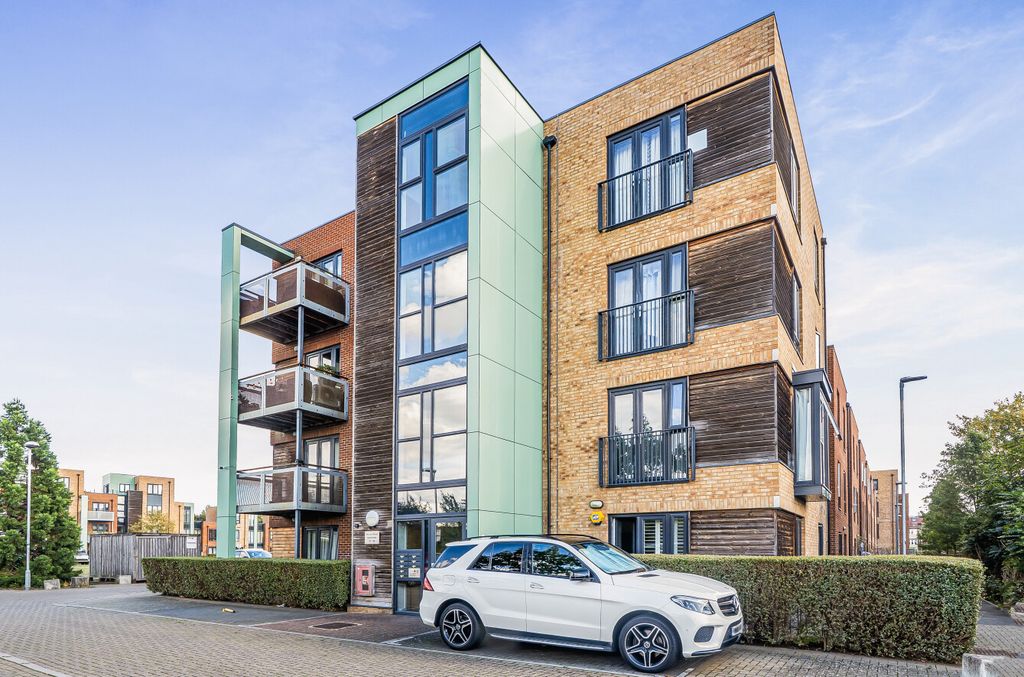 Property photo 1 of 17 External View