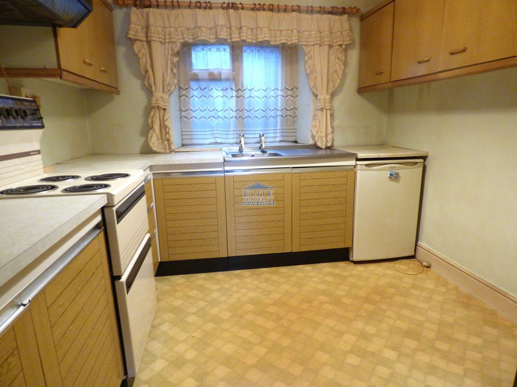 Property photo 2 of 18 Kitchen