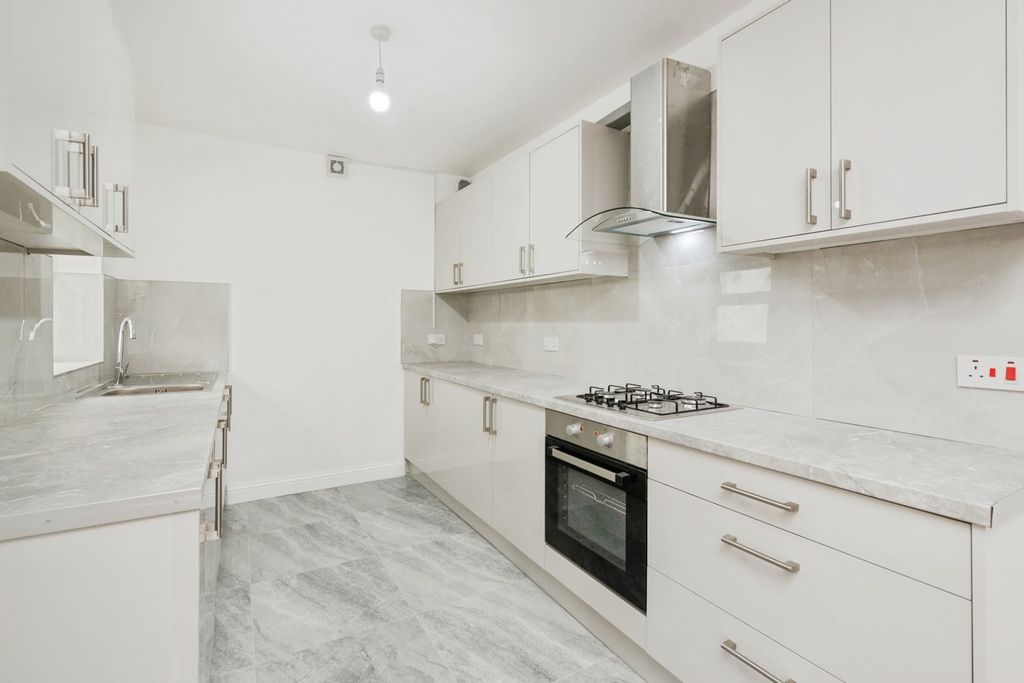 Property photo 2 of 30 Pbox-Img.Jpg