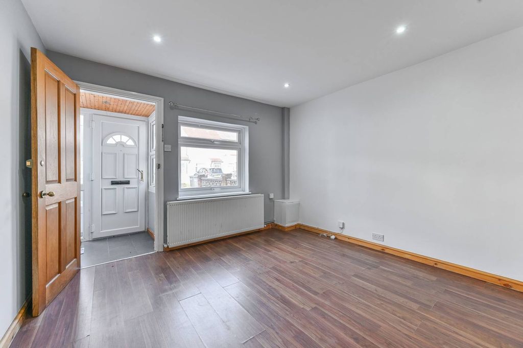 Property photo 3 of 16