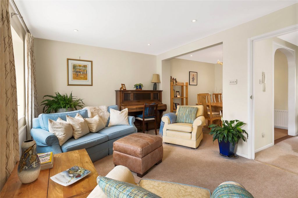 Property photo 3 of 11 Reception