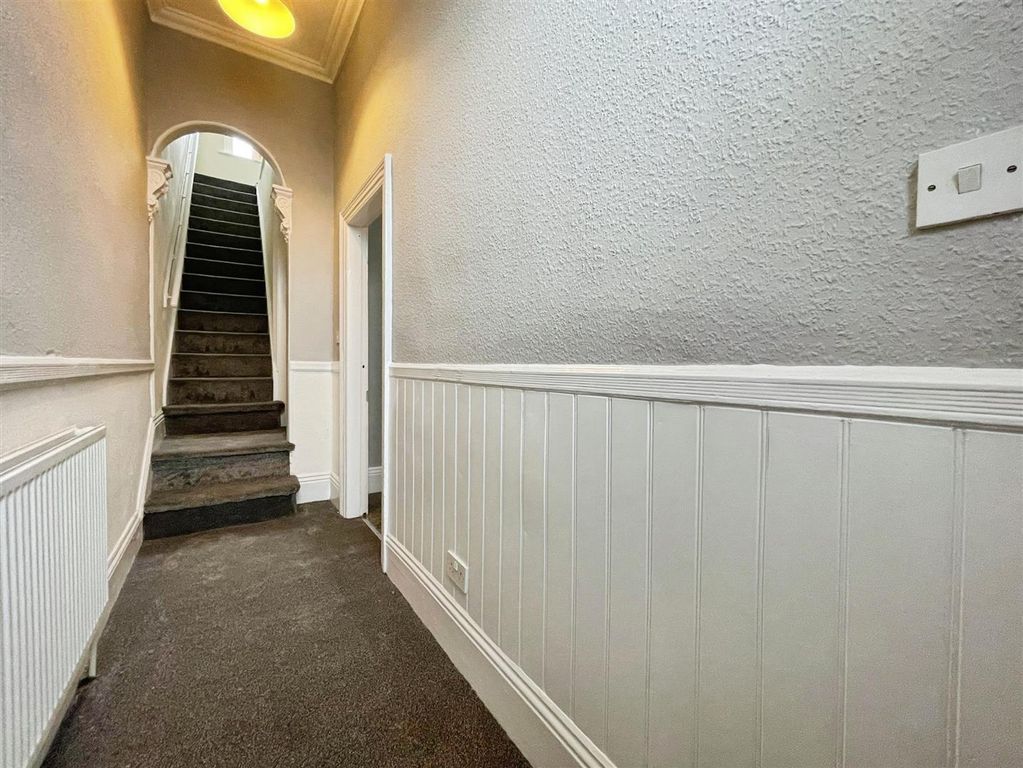 Property photo 2 of 13 Hallway