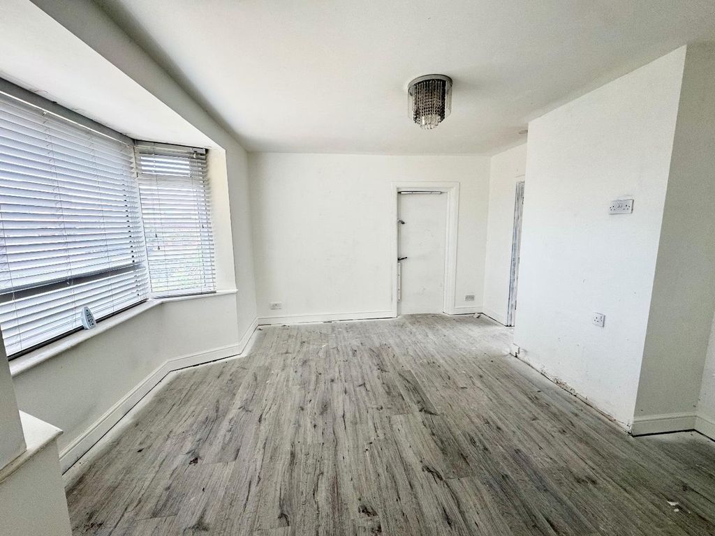 Property photo 2 of 13 Lounge