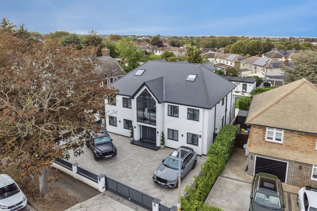 Property photo 1 of 33