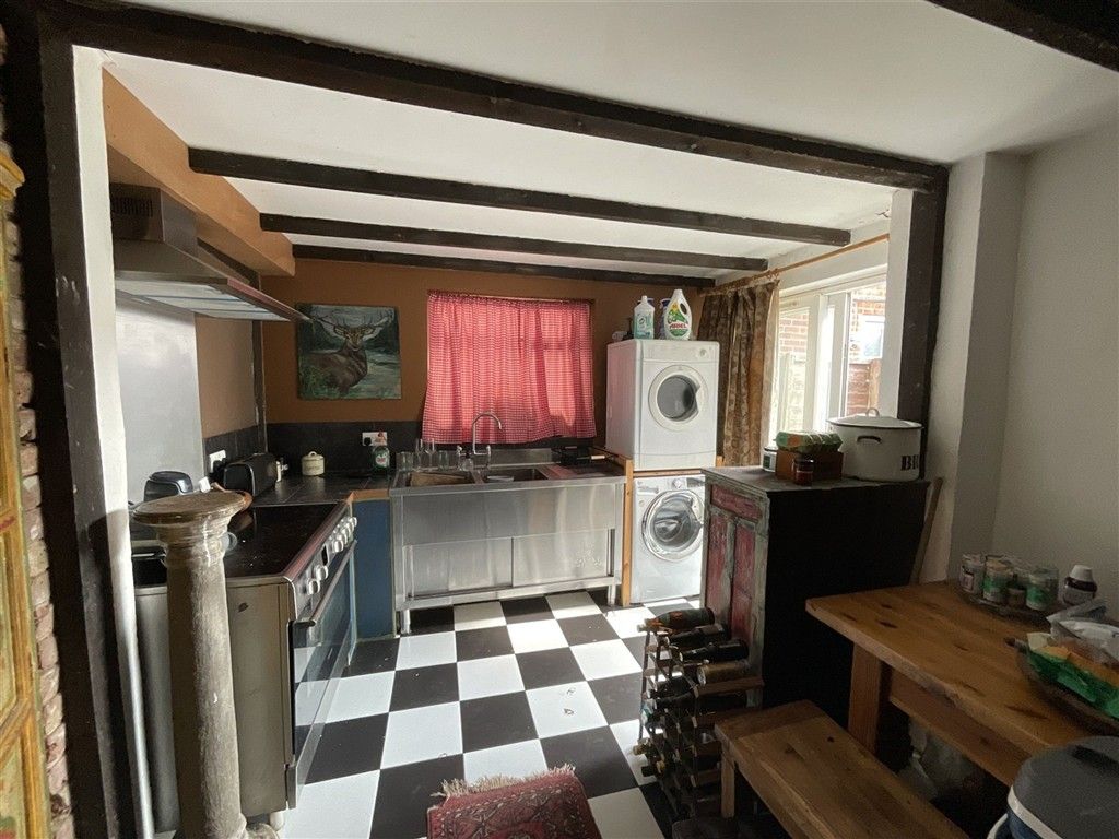 Property photo 3 of 8 Kitchen