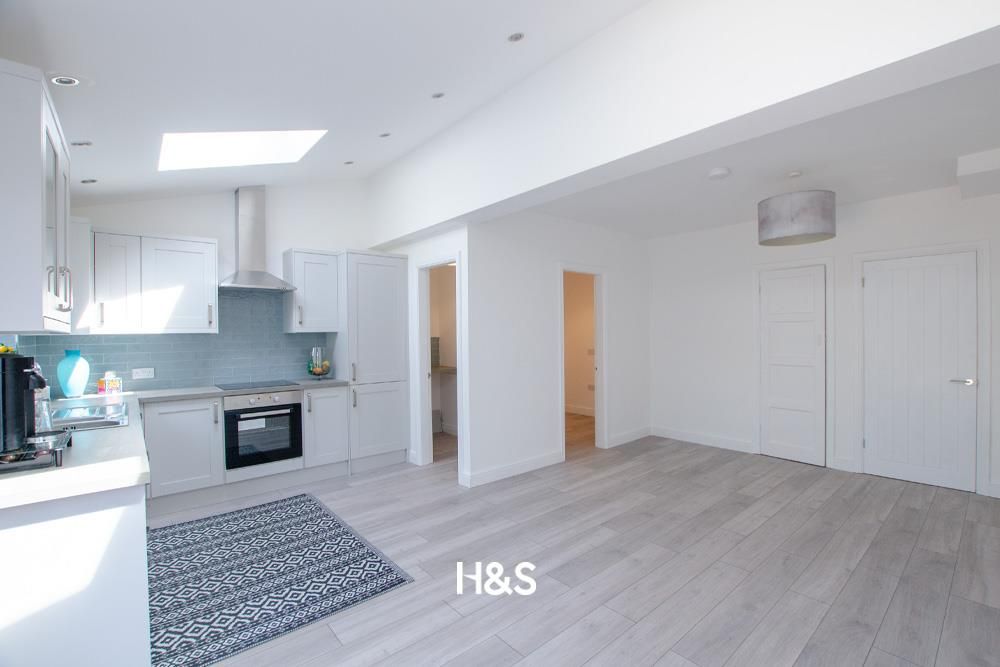 Property photo 3 of 16 86 Slater Road - Kitchen2.Jpg