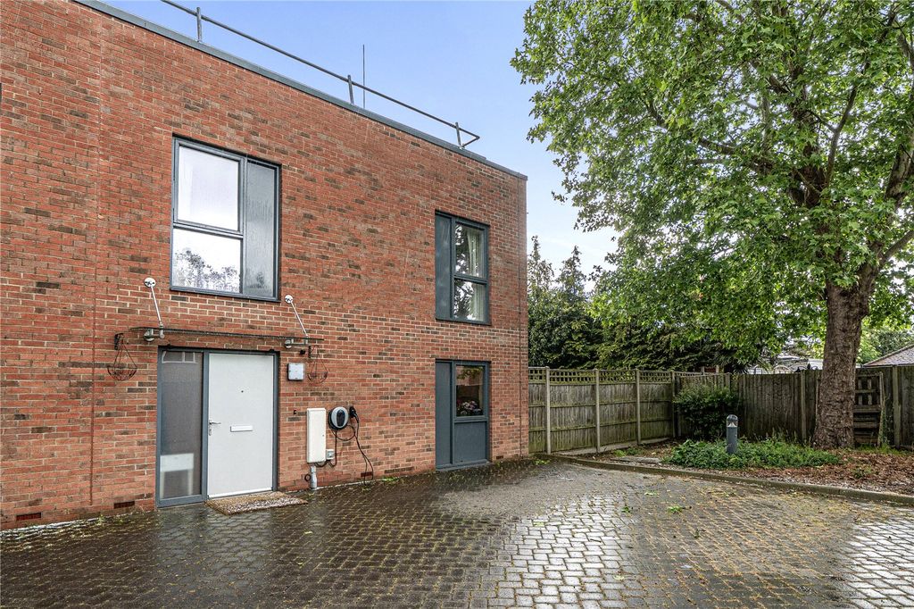 Property photo 1 of 21 Picture No. 04