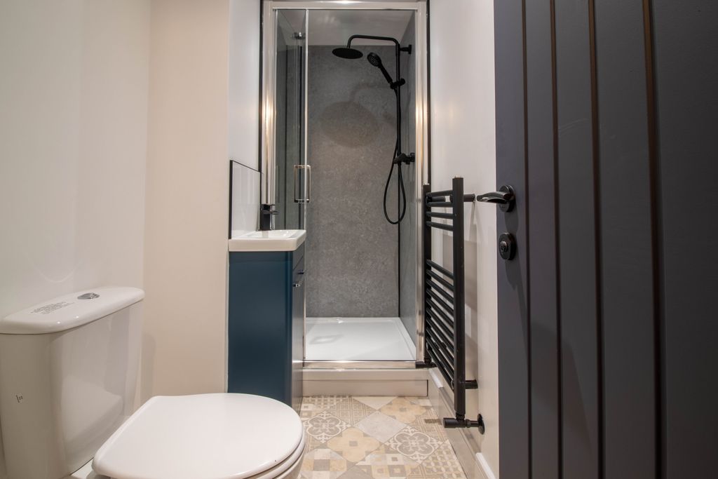 Property photo 3 of 9 Bathroom