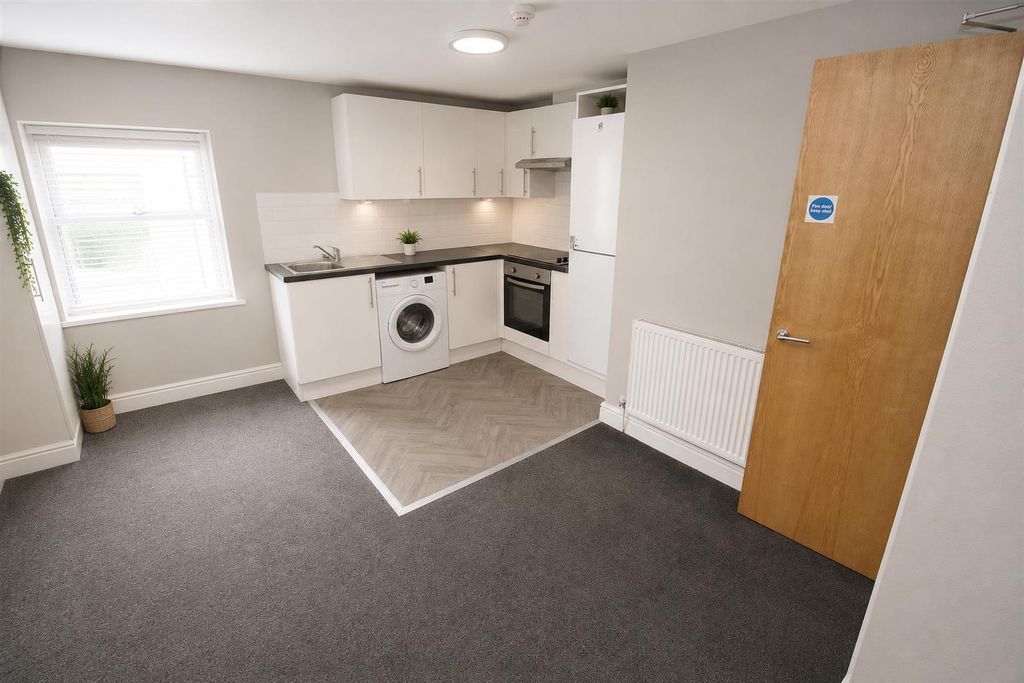 Property photo 1 of 16 6Cac2d3F-929F-442E-Bf85-21B8Bf85A8c7.Png