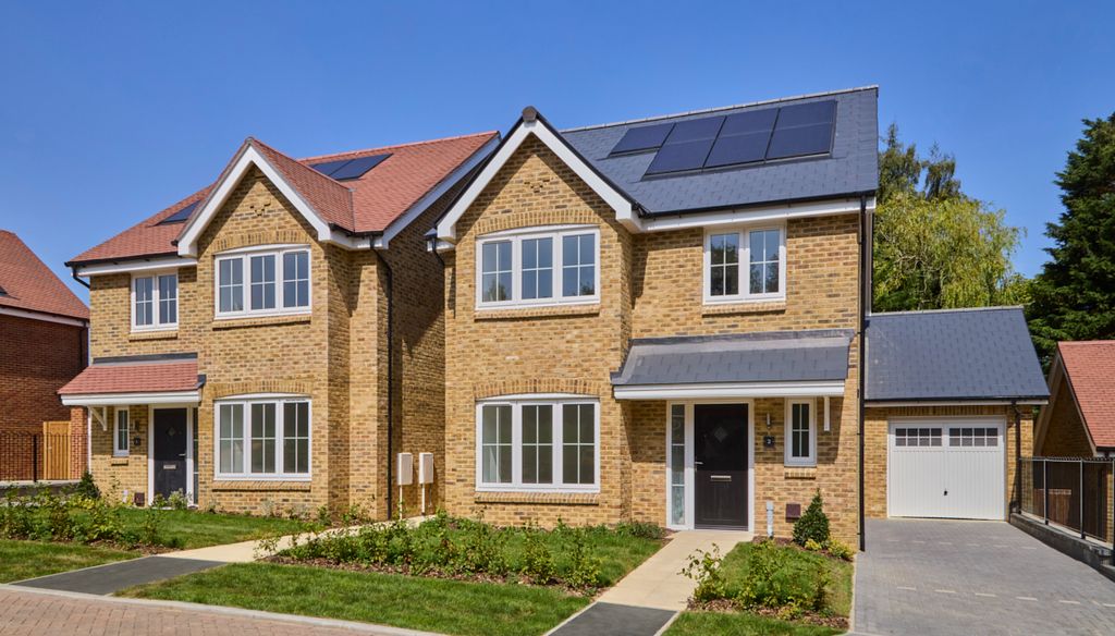 Property photo 1 of 11 Street Scene