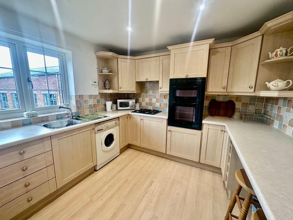 Property photo 1 of 6 Kitchen