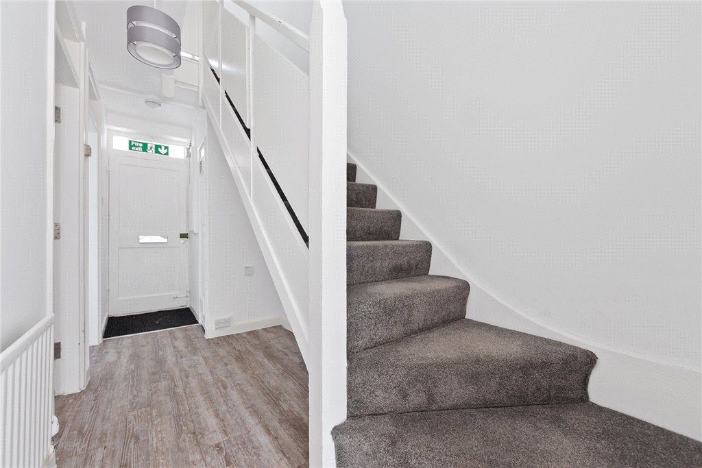 Property photo 3 of 11 Hallway