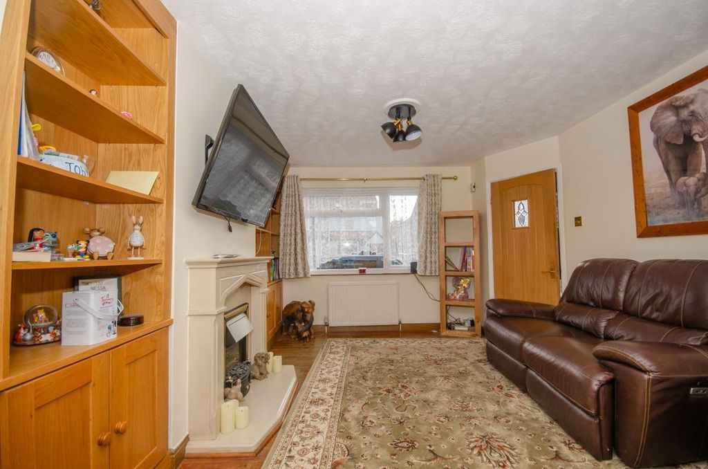 Property photo 2 of 16 Lounge.Jpg