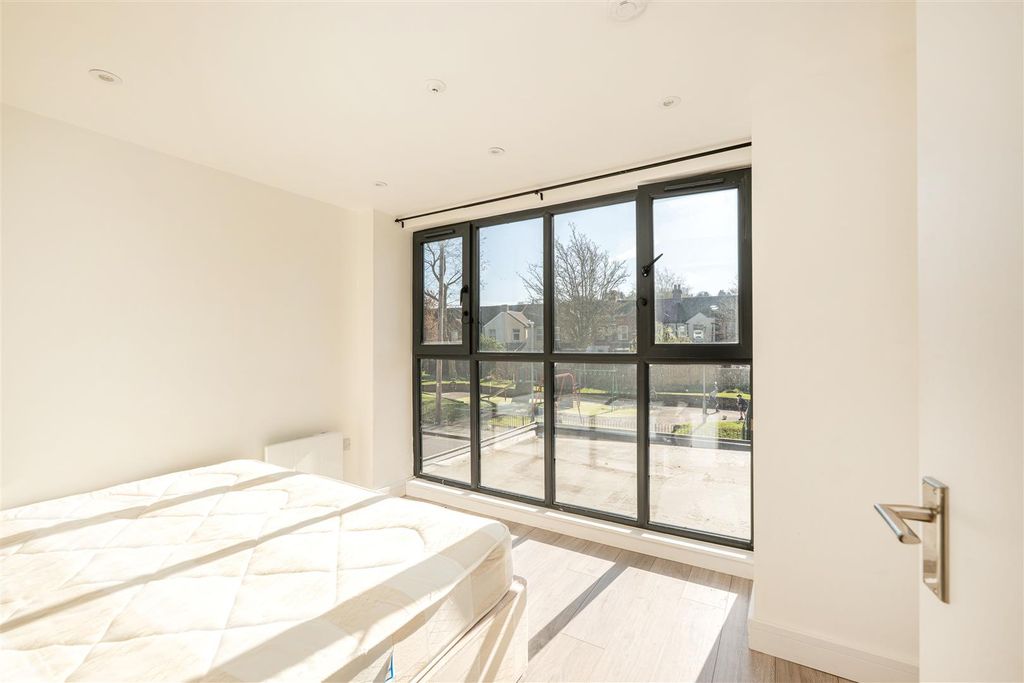 Property photo 3 of 6 Bedroom