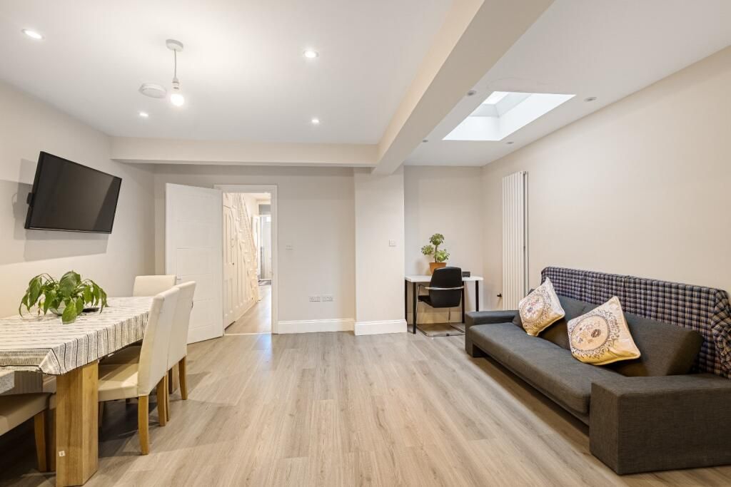 Property photo 3 of 18 Gallery