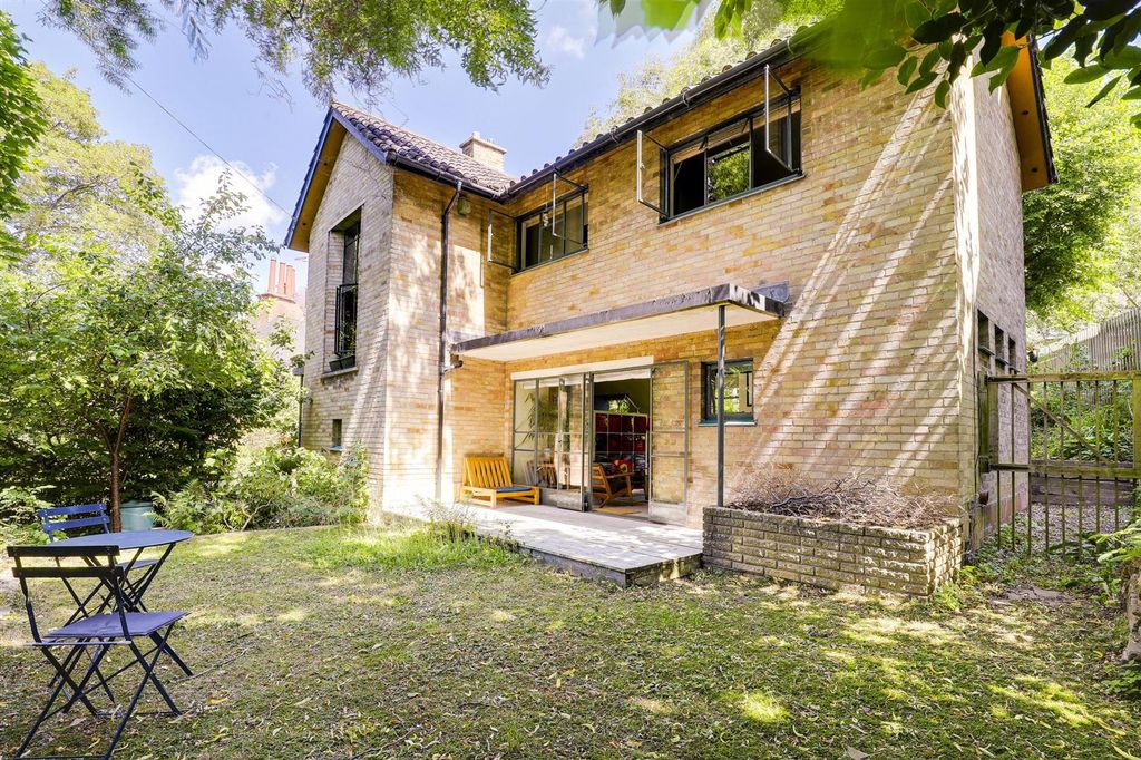 Property photo 1 of 29