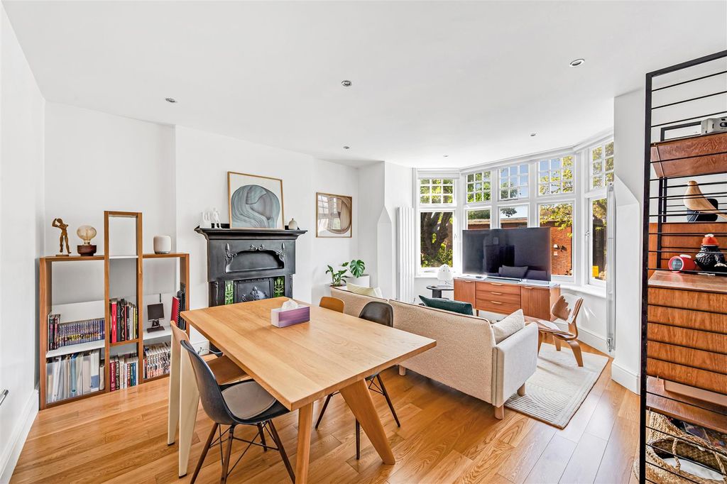 Property photo 2 of 10 Fff - 90, Creffield Road-3.Jpg