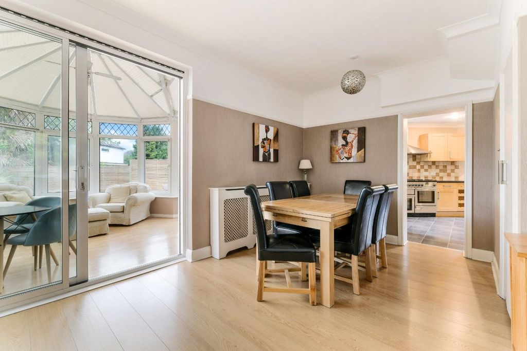 Property photo 3 of 17 Sandringham Road (13).Jpg
