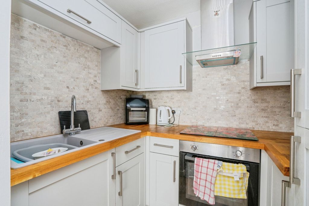 Property photo 2 of 10 Pbox-Img.Jpg